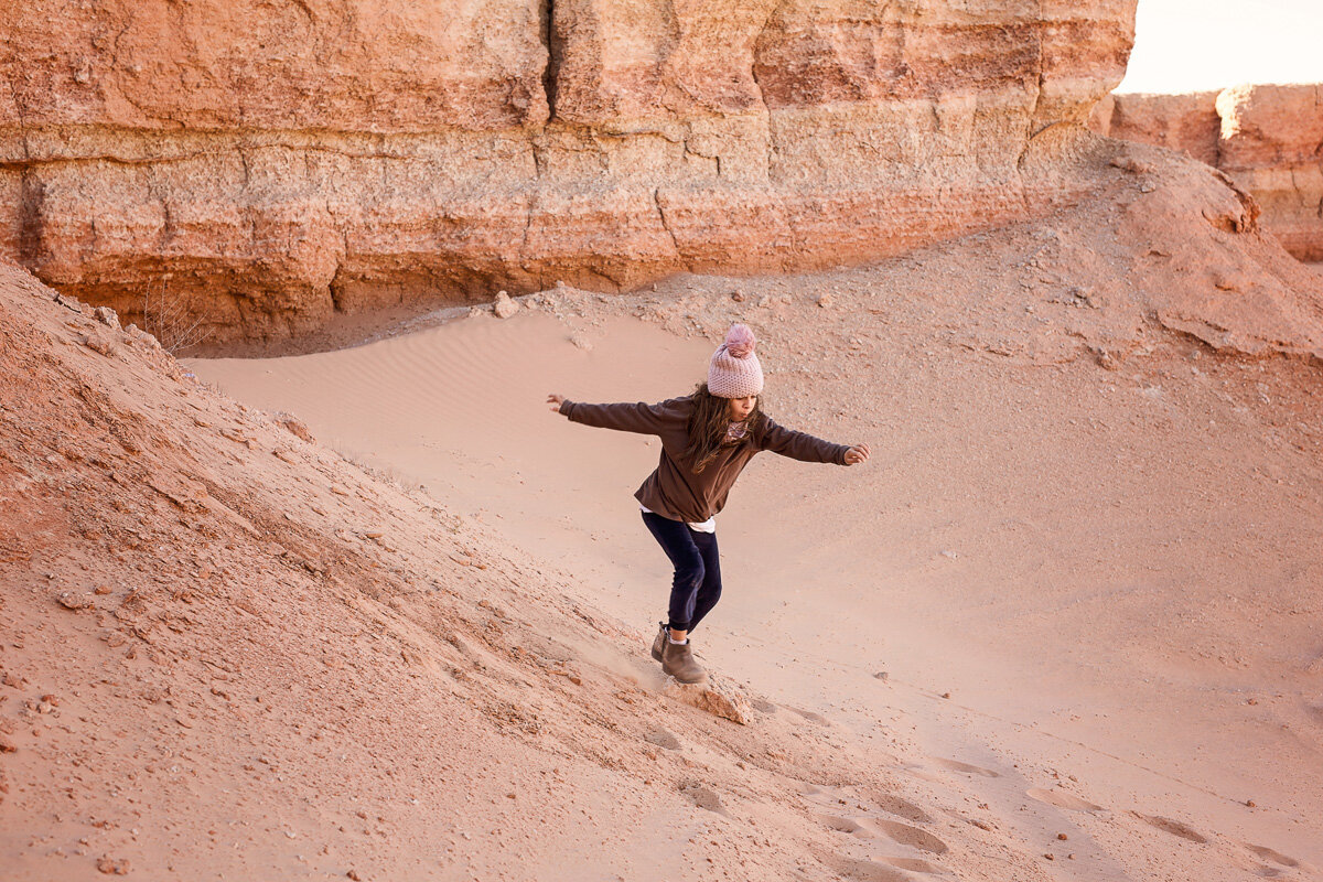 Running the dunes_Abu_Dhabi_UAE
