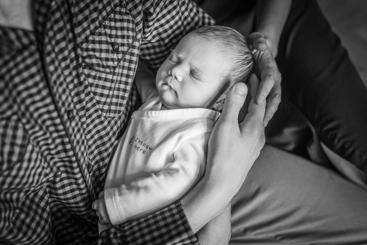 Newborn_foceni_u_vas_doma_KarolinaTicha_rodinna_fotografka_Praha_Praha_vychod_1500_31