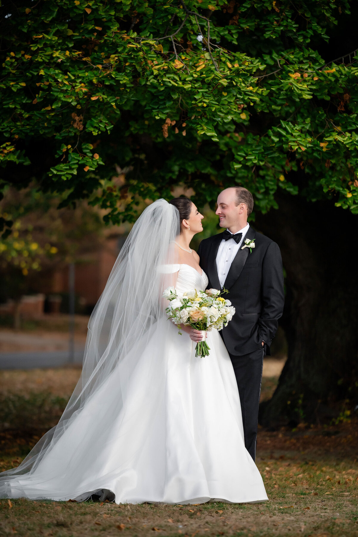 wedding photo location at pittsburgh golf club on schenley course