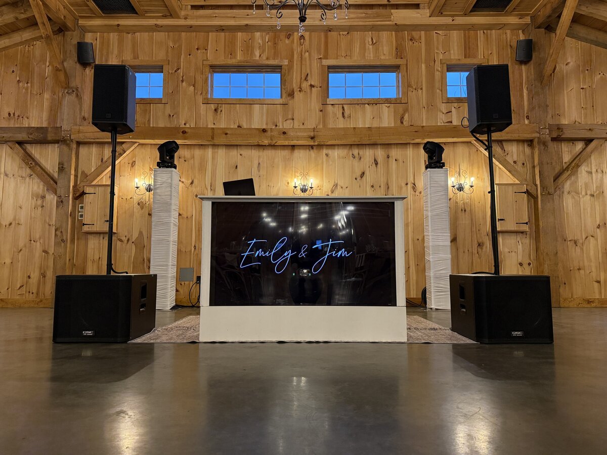video-booth-wedding-dj-barn-classy
