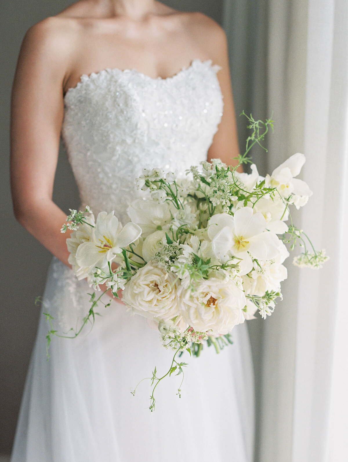 white tulip garden rose bouquet - hawaii wedding flowers