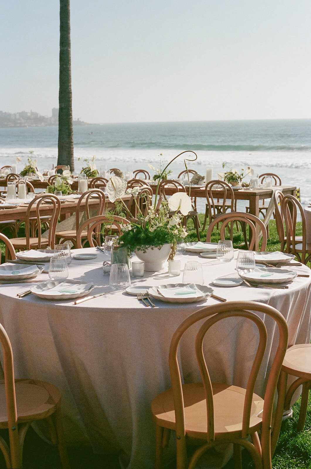 seaside-romance-wedding-meagan-hilss-events