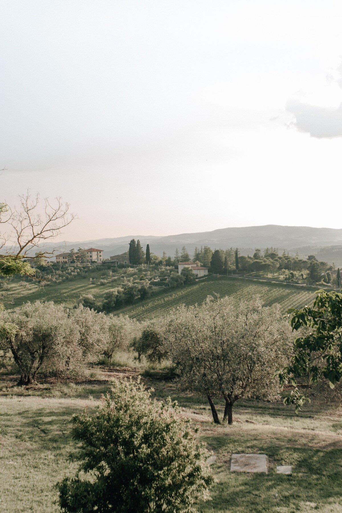 056_Tuscany_Destination_Wedding_Photographer-128_A tuscany wedding in the Chianti hills captured by Flora and Grace Wedding Photography. 