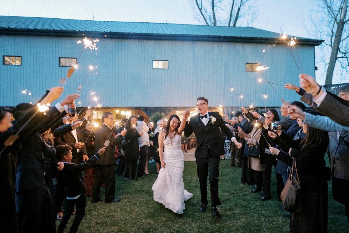 W11-Wedding-Photos-Caledon-Valley-Estate-Eleanor-and-Michael-2024-11-02-2500px-1188