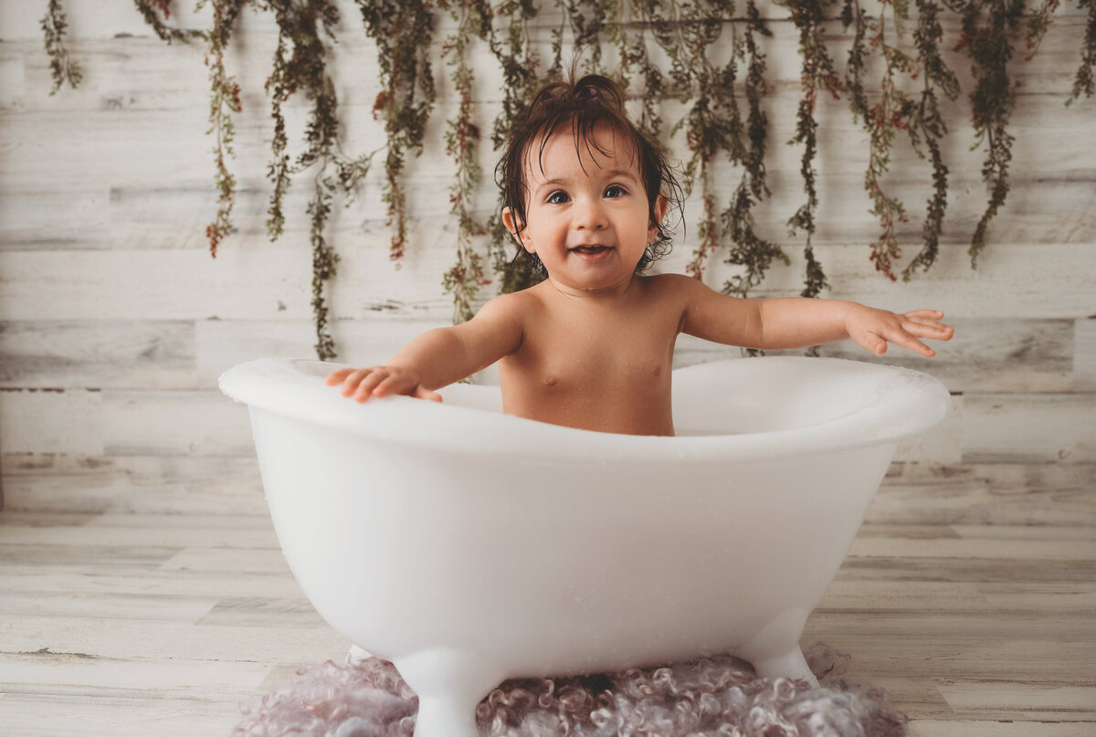 Westfield IN baby photographer, baby photography near me, baby portraits Westfield IN, cake smash photography, milestone session