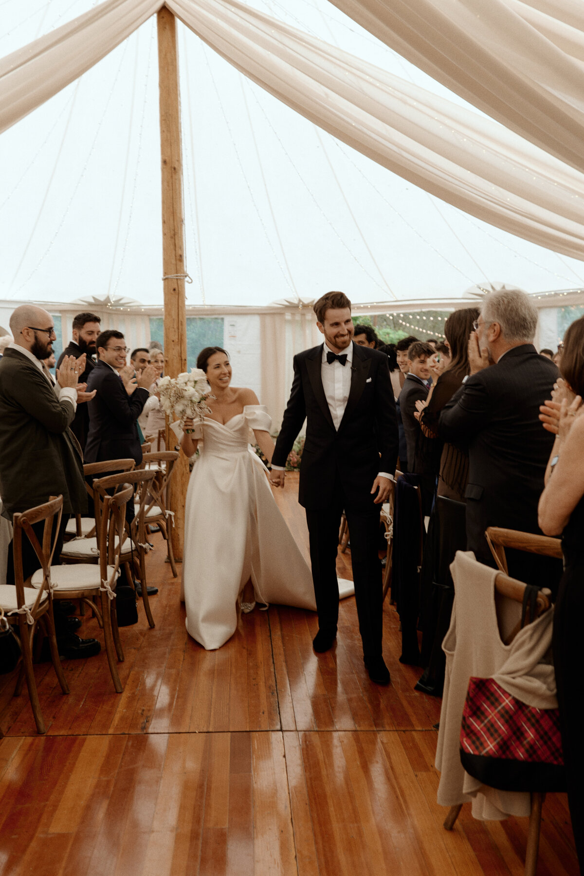 summer-wedding-ceremony-on-block-island
