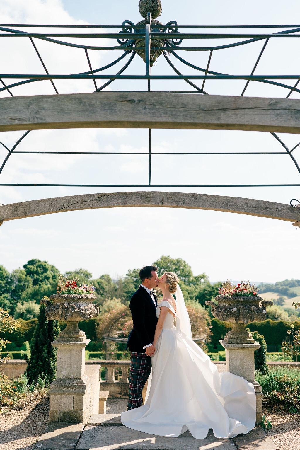 PoppyCarterPortraits-WeddingPhotography-EuridgeManor-12