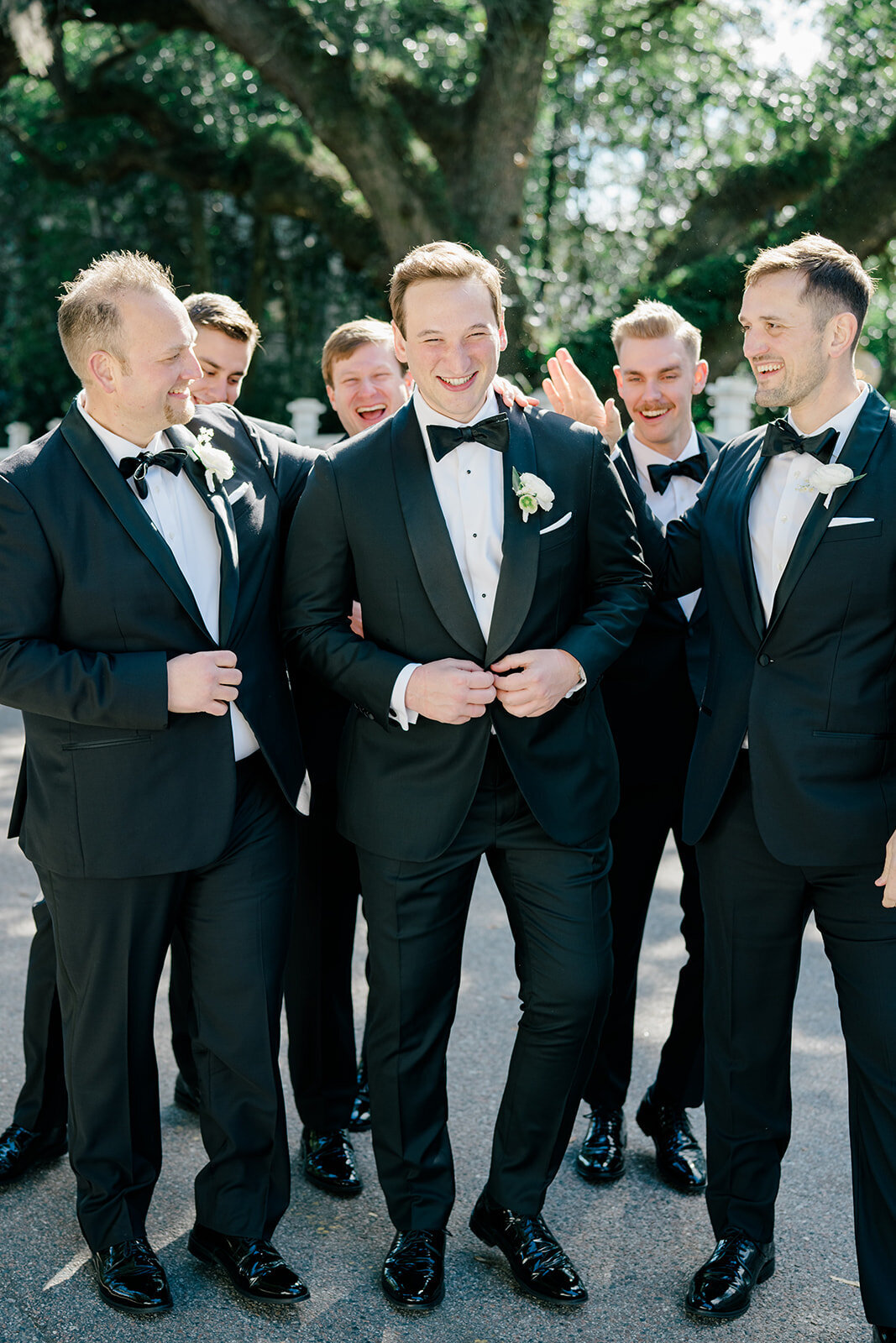 elevated_neutral_tones_governor_thomas_bennett_house_charleston_destination_wedding_photographer_wedding_Kailee_DiMeglio_Photography-454