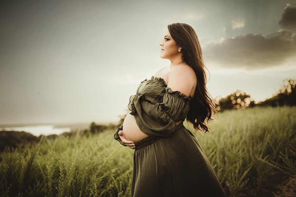 Maternity photographer Osage Beach MO