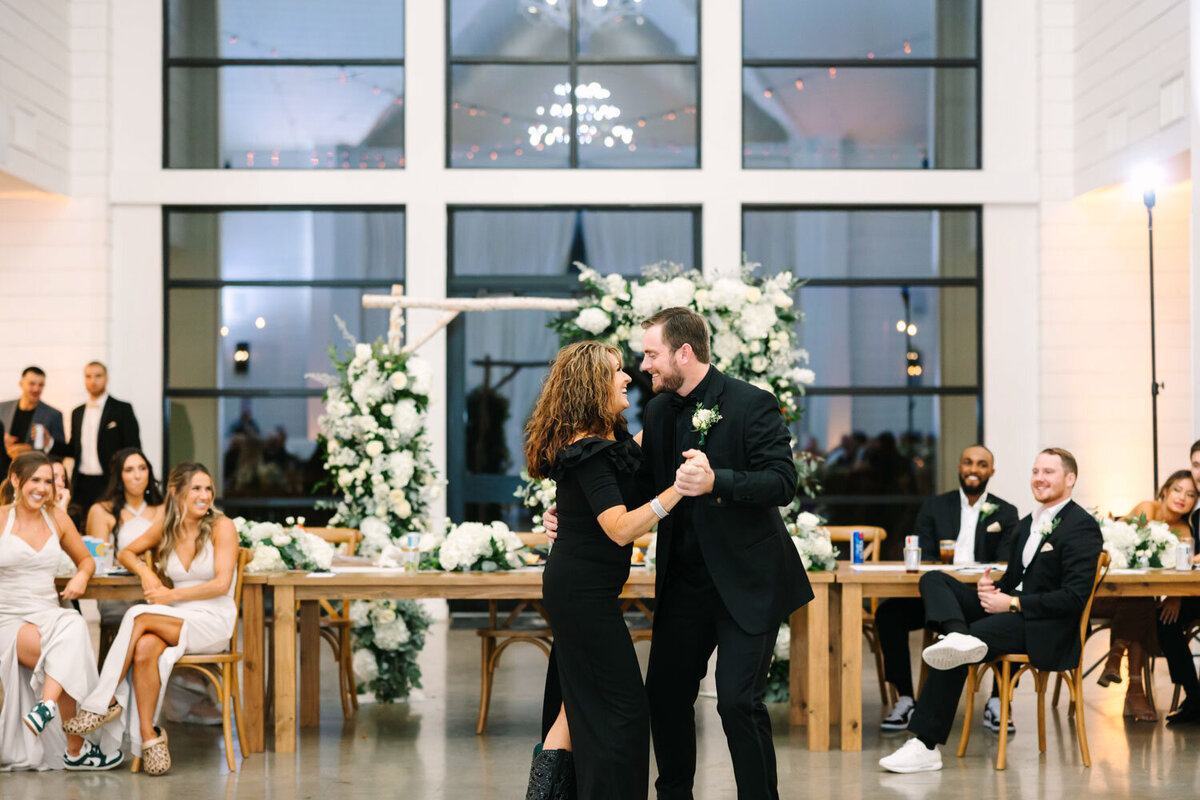 Sydney-and-Carsen-Luxury-wedding-in-Dallas-Texas-Bella-Vista-Wedding-Planning-023