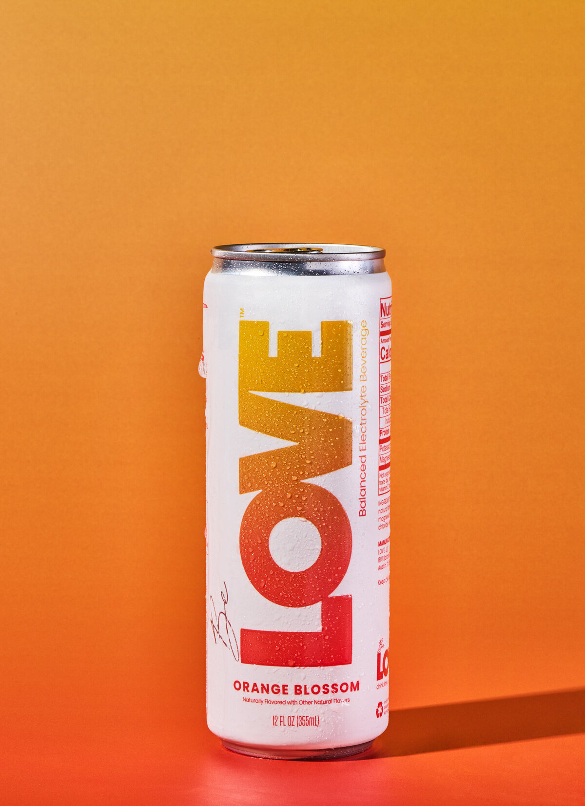 los-angeles-beverage-photographer-drinks-photography-lindsay-kreighbaum-be-love-electrolyte-drink-still-life-lifestyle-canned-drink-11
