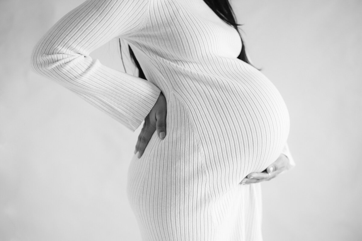 maternity-photographer-studio