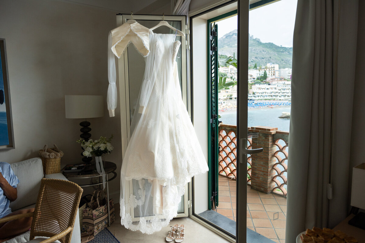 Close up of the wedding dress