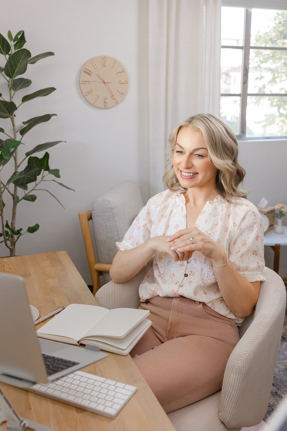 sacramentotherapistheadshot2