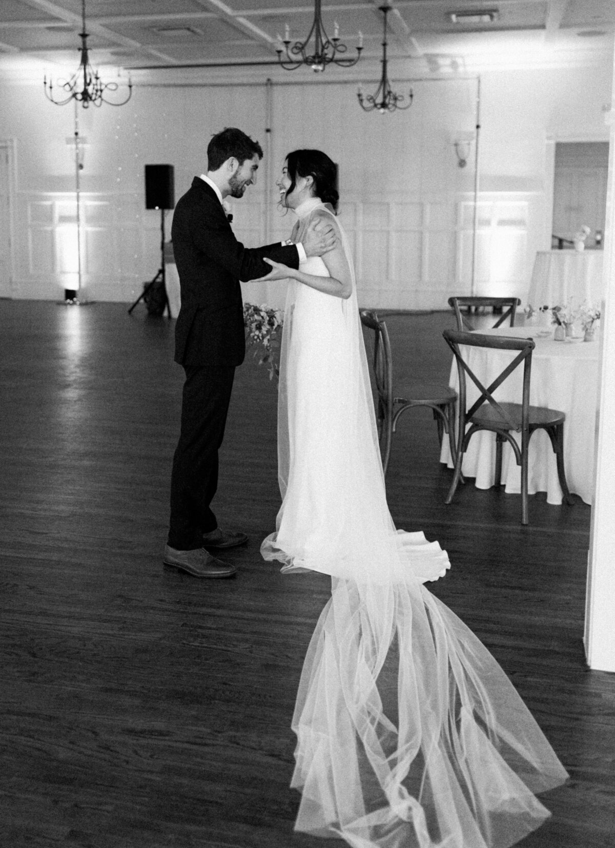 Bride and groom first dance at Mattie's wedding venue in Austin