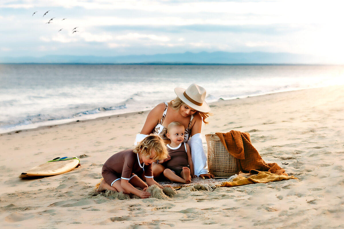 family motherhood photo brisbane beach sunset