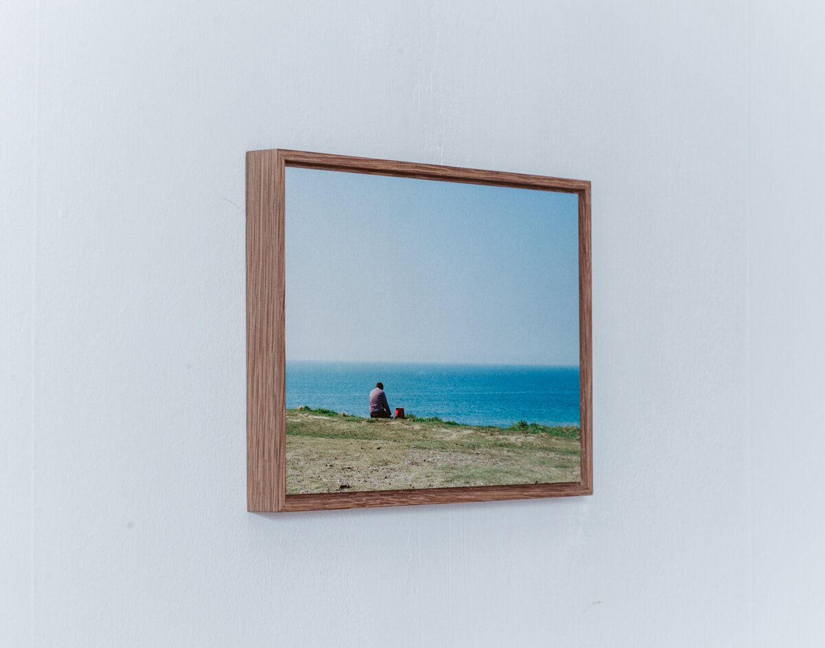 Woman-at-coastline_2_Shop