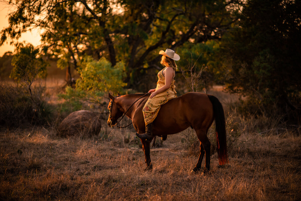 Photographer based in the Texas Hill Country specializing in Weddings, Equine, Senior Graduates and more