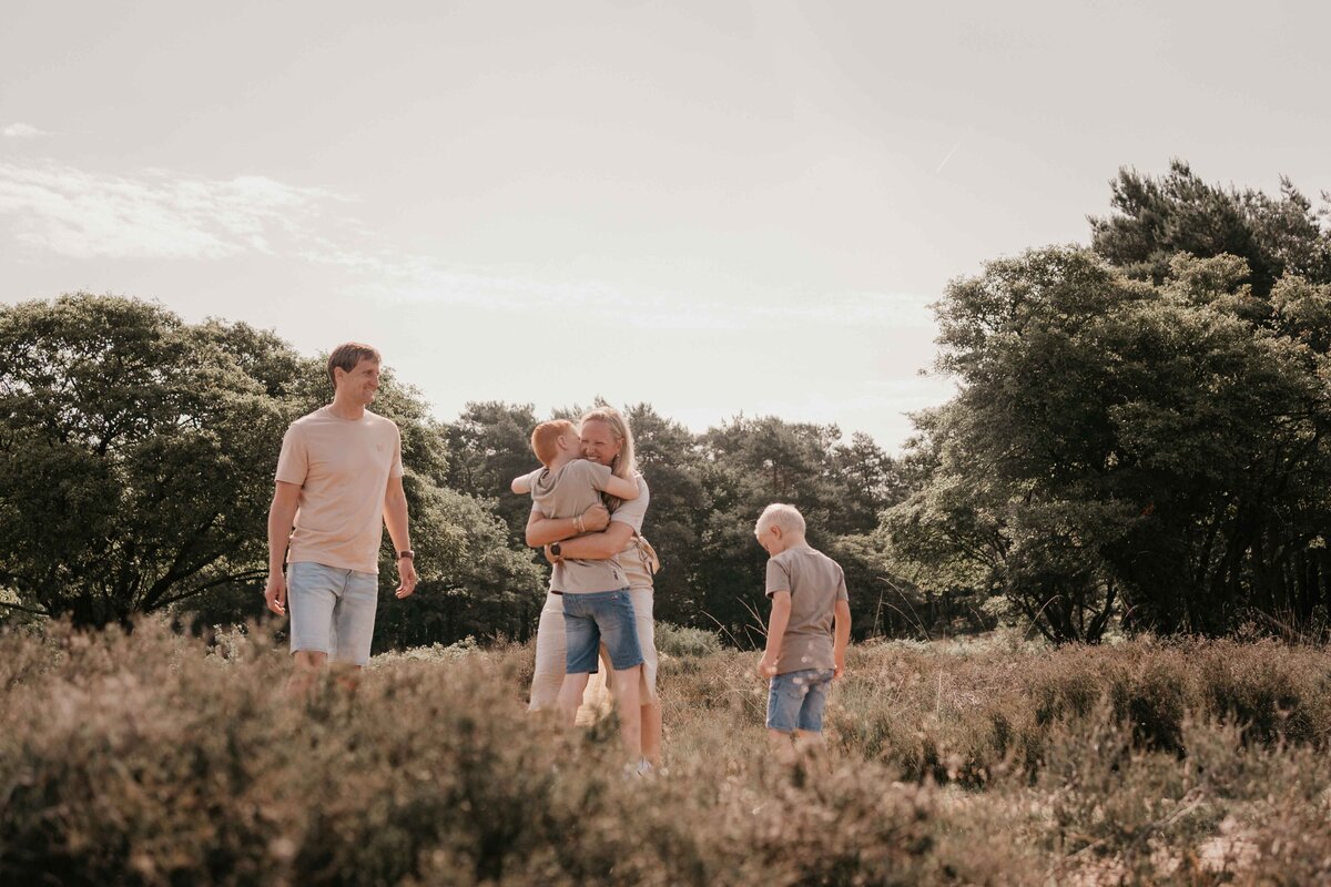 liefdevolle-gezinsfotografie-laren-duinen-leukfotografie (6 van 114)