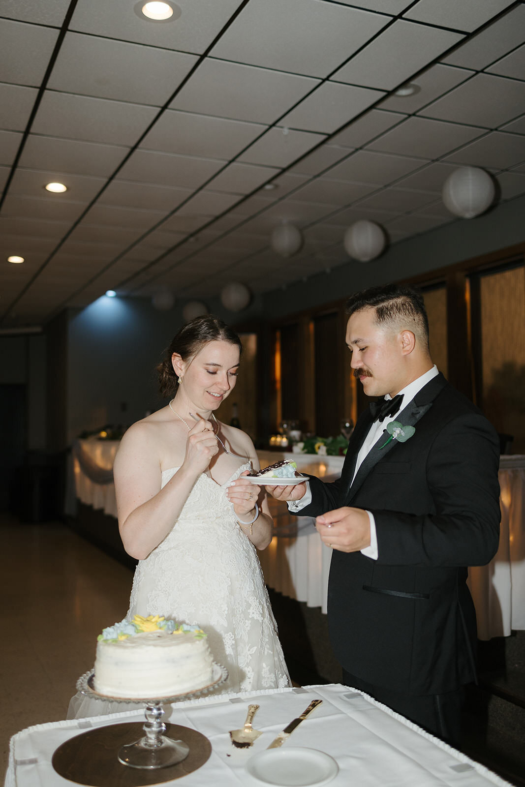 Traditional summer church wedding Rochester MN | Oduma photography -105
