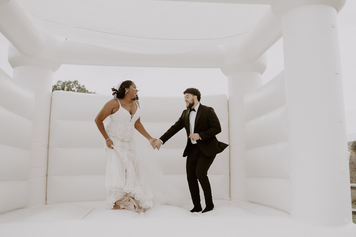 shenandoah-wedding-bouncy-castle-white-couples