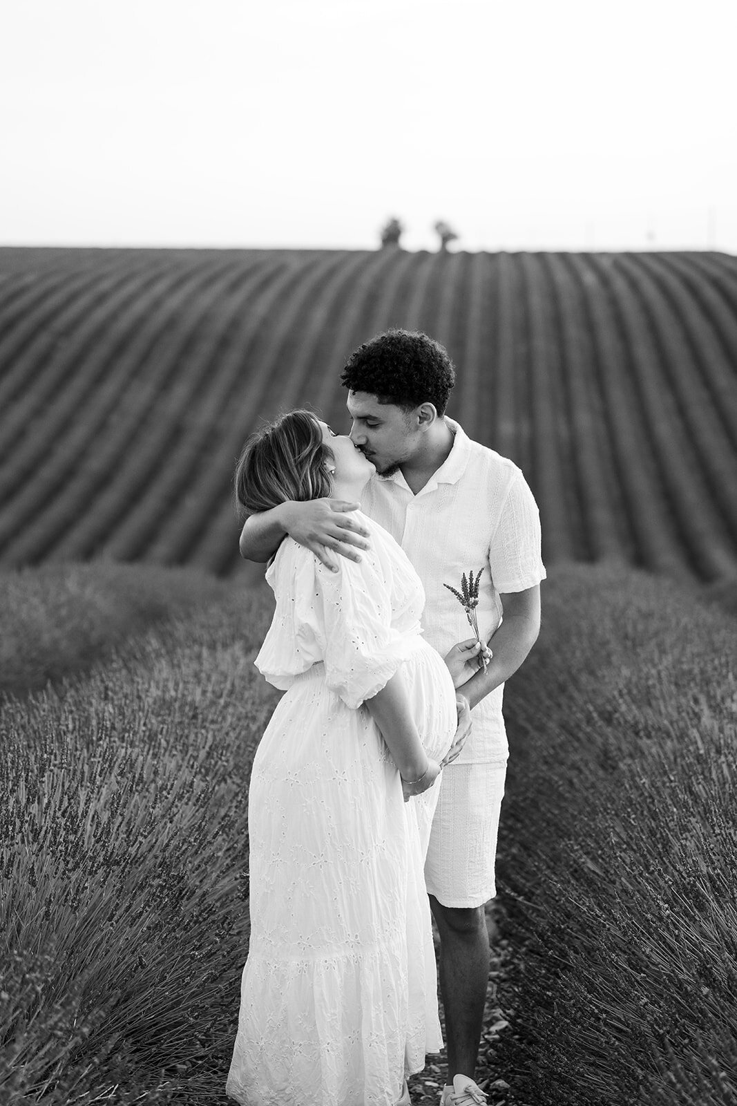 shooting-grossesse-couple-lavandes-provence146