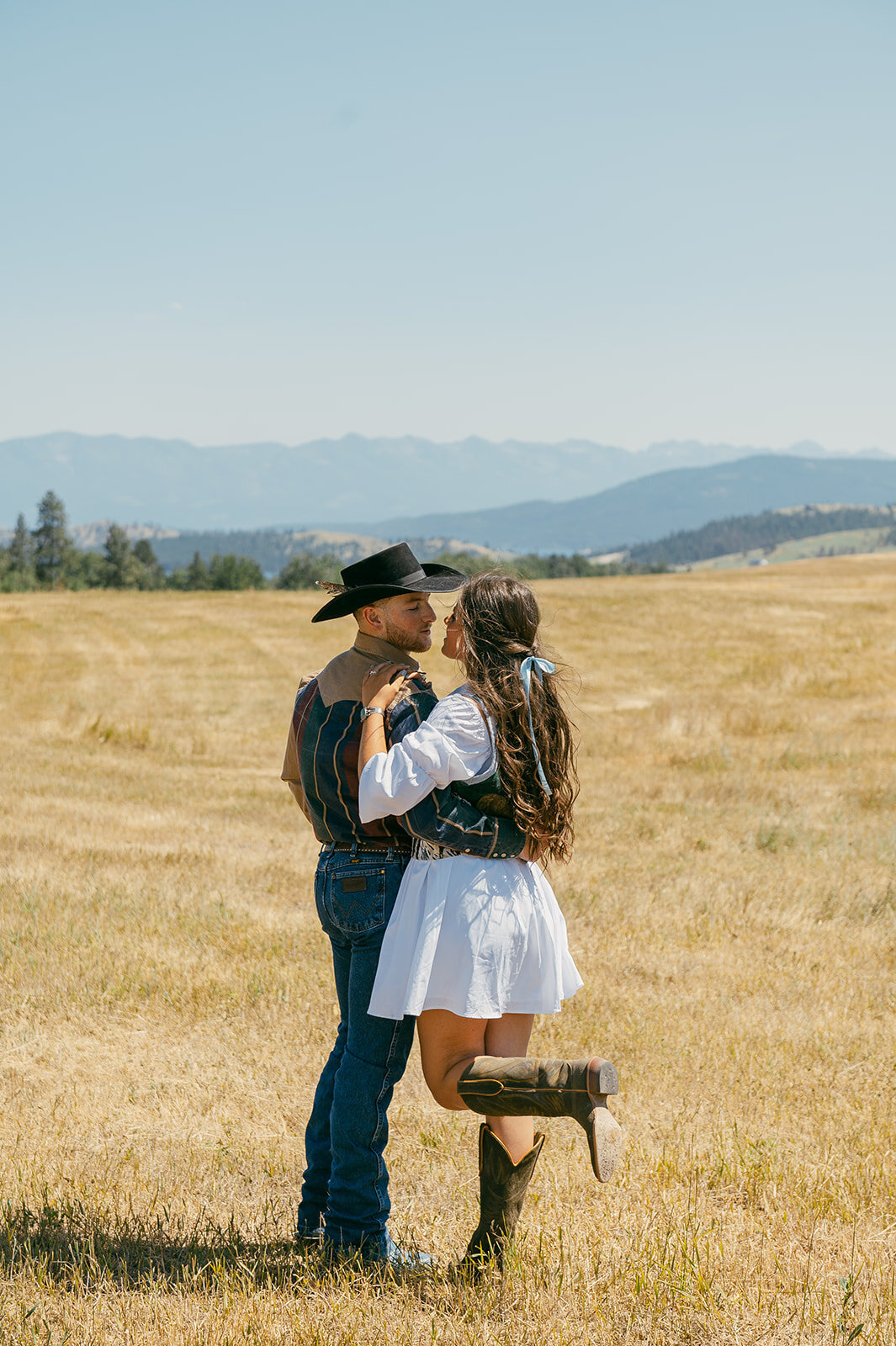 presley-gray-photo-haybale-forest-montana-elopement-7982