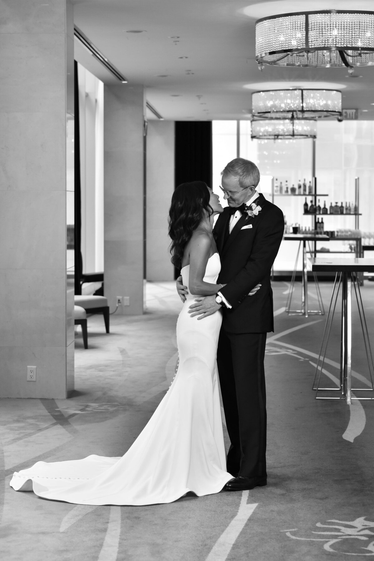 bride-groom-romantic-moment-before-wedding