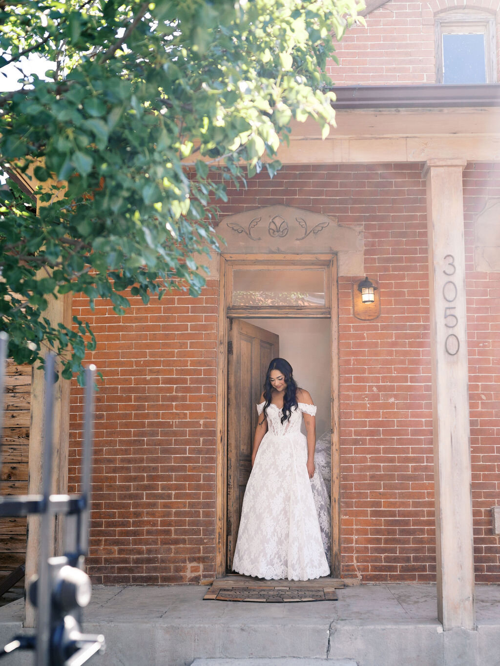 01.GettingReady-Kayla&Marcos-AlisonBrookePhotography-69