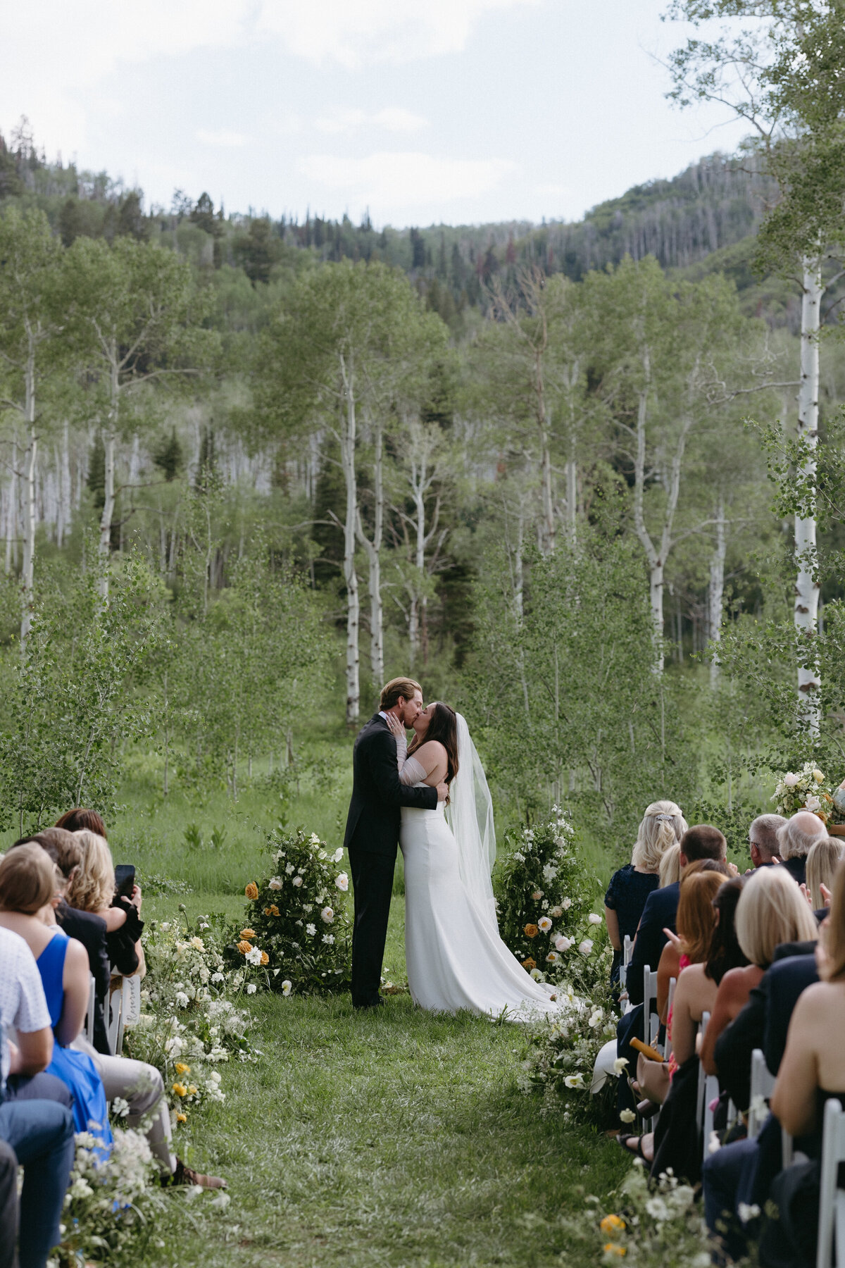 flyingdiamondranchwedding_carolinebrackneyphotography_coloradowedding