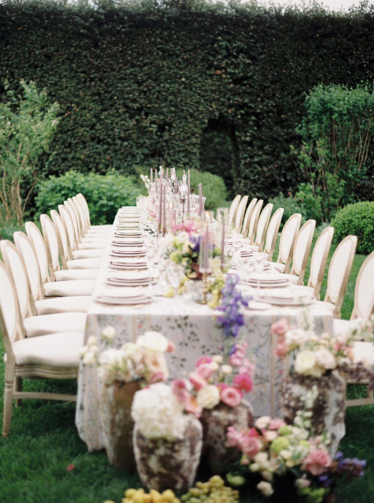 A wedding photo of the table scape in the gardens of the wedding venue villa balbiano on lake como in italy
