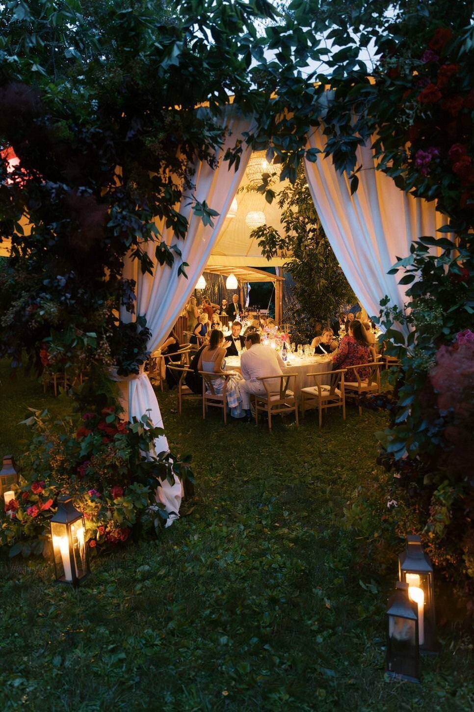 troutbeck-25-outdoor-lounge-area-lit-up-with-candles-at-troutbeck-wedding-jenny-fu-studio
