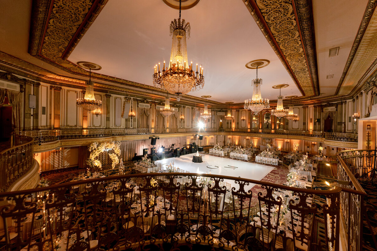 Berlez-Aspen-Avenue-Chicago-Wedding-Photographer-Palmer-House-Celebrate-Planning-Yanni-Design-Dimitra-Shannon-O'Brien-Magazine-Editorial-201