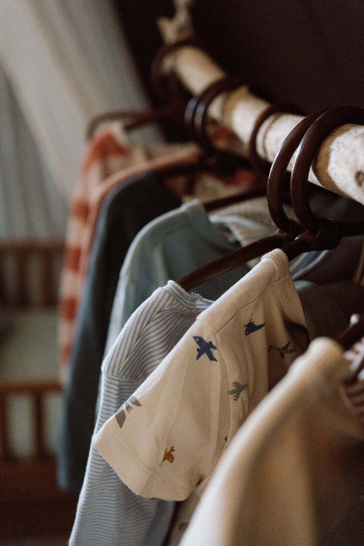 Lifestyle gezinsfotografie tijdens een Homes to Remember-shoot - detail jongenskamer 