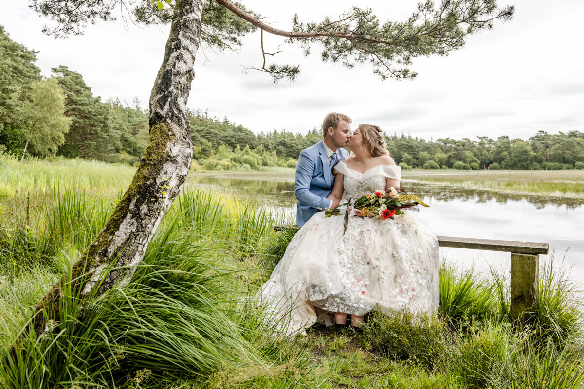 Trouwfotograaf Friesland, bruidsfotograaf, trouwen bij Paviljoen de Leyen (56)