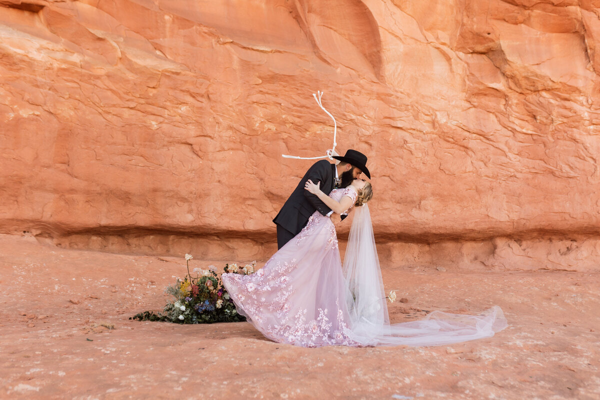 Looking Glass_Elopement_Moab_Bailey_Curtis-55