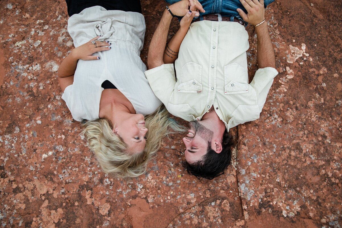 Bell_Rock_Sedona_AZ_Danielle_Holman_Couples_Photography__0003