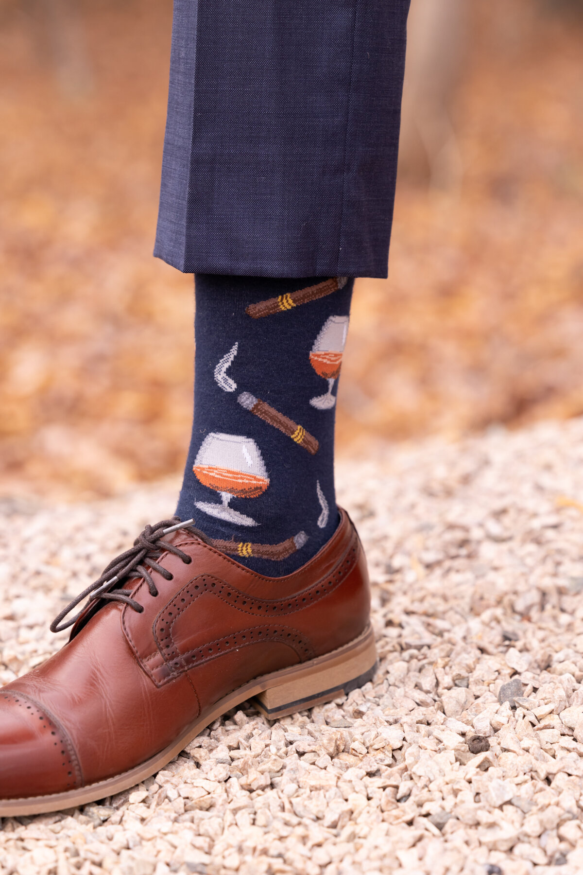 groom wearing silly socks on wedding day in Chattanooga Tennessee by wedding photographer Amanda Richardson Photography