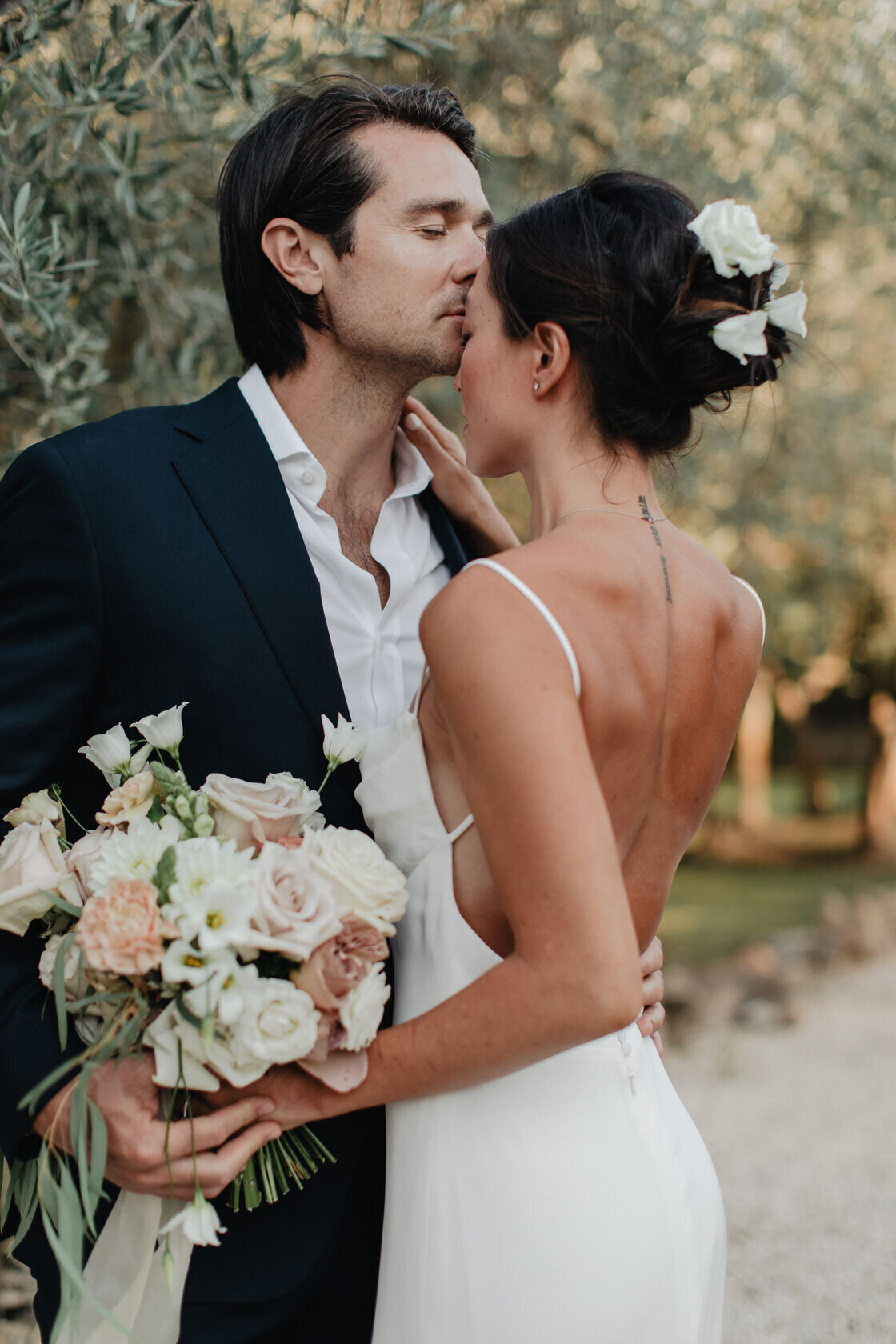 elegant-bride-bouquet