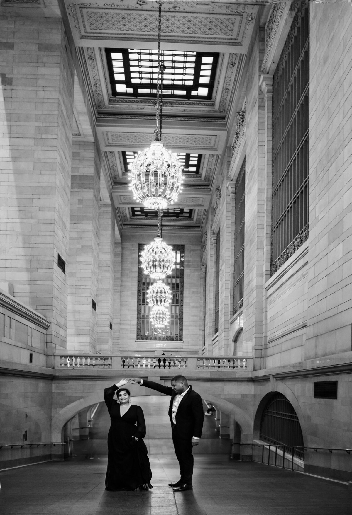 Grand-Central-Station-with-of-couple-dancing