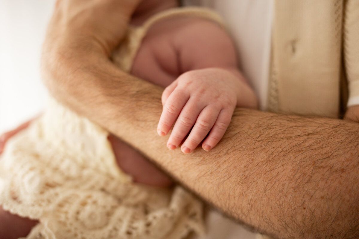storytelling-newborn-session-at-home-east-hills