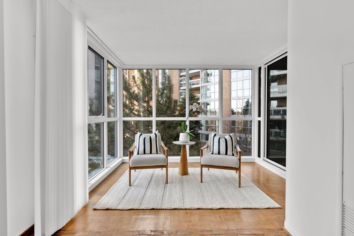 27-web-or-mls-8_009_Living Room