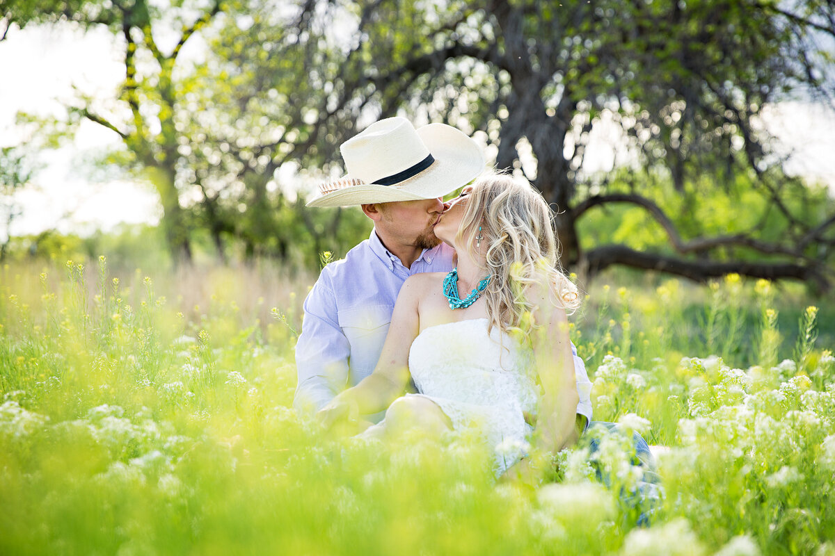 colorado-engagement-photography-spring-photo-session-platte-river-fort-greeley-colorado
