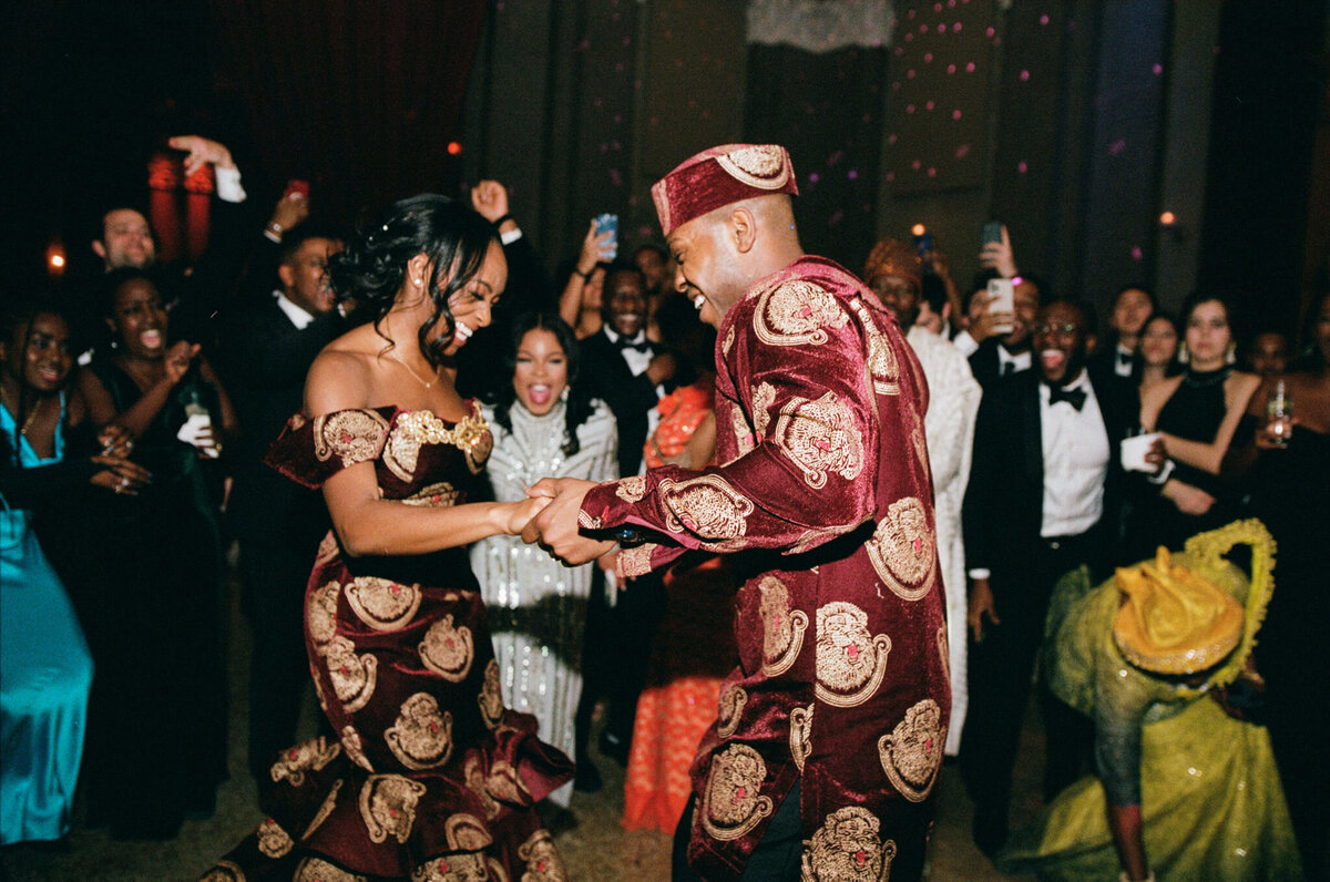 bride and groom in nigerian wedding outfits