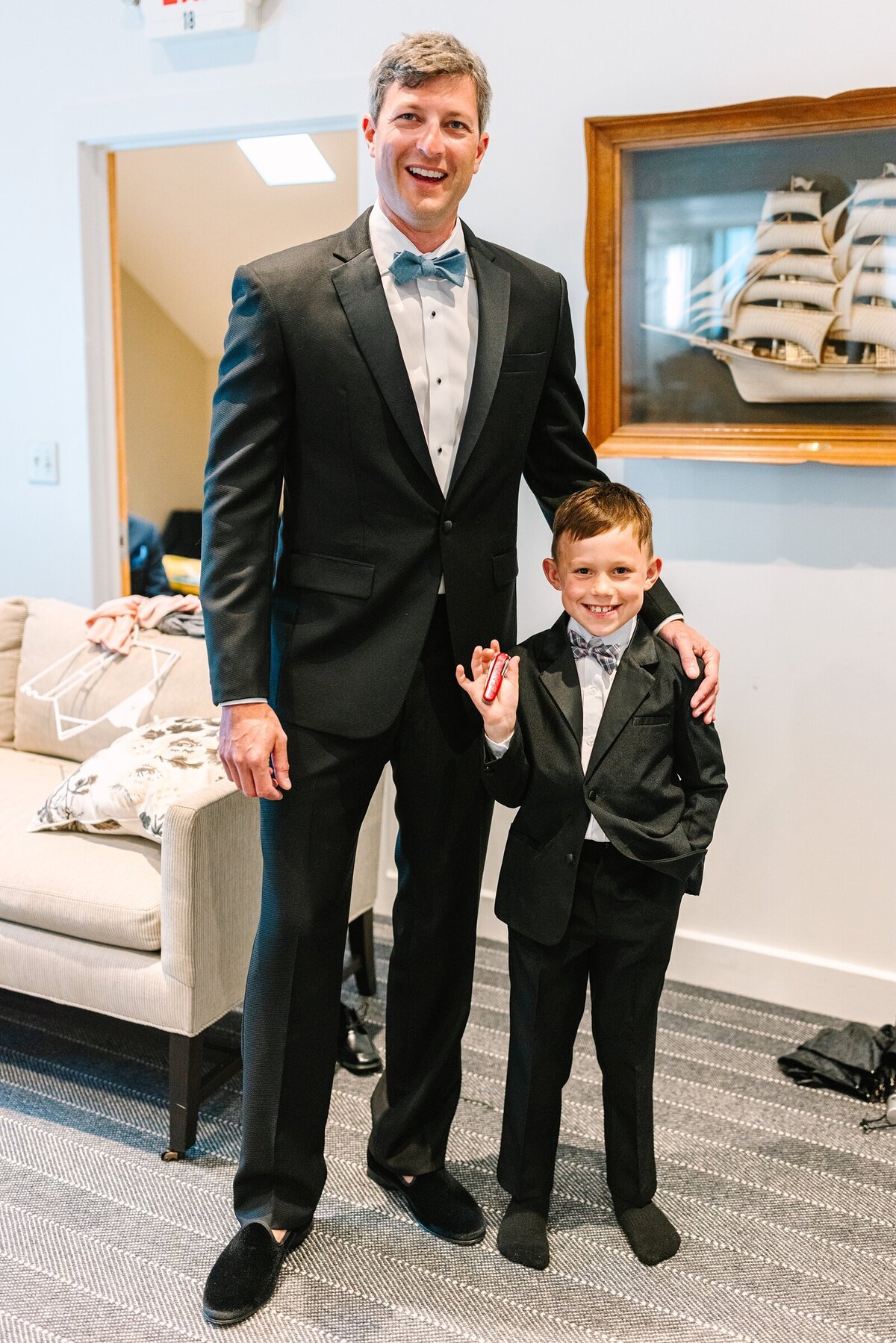 Modern_Black_Tie_Rainy_Summer_Wedding_Spruce_Point_Inn_Maine_Photography_0020
