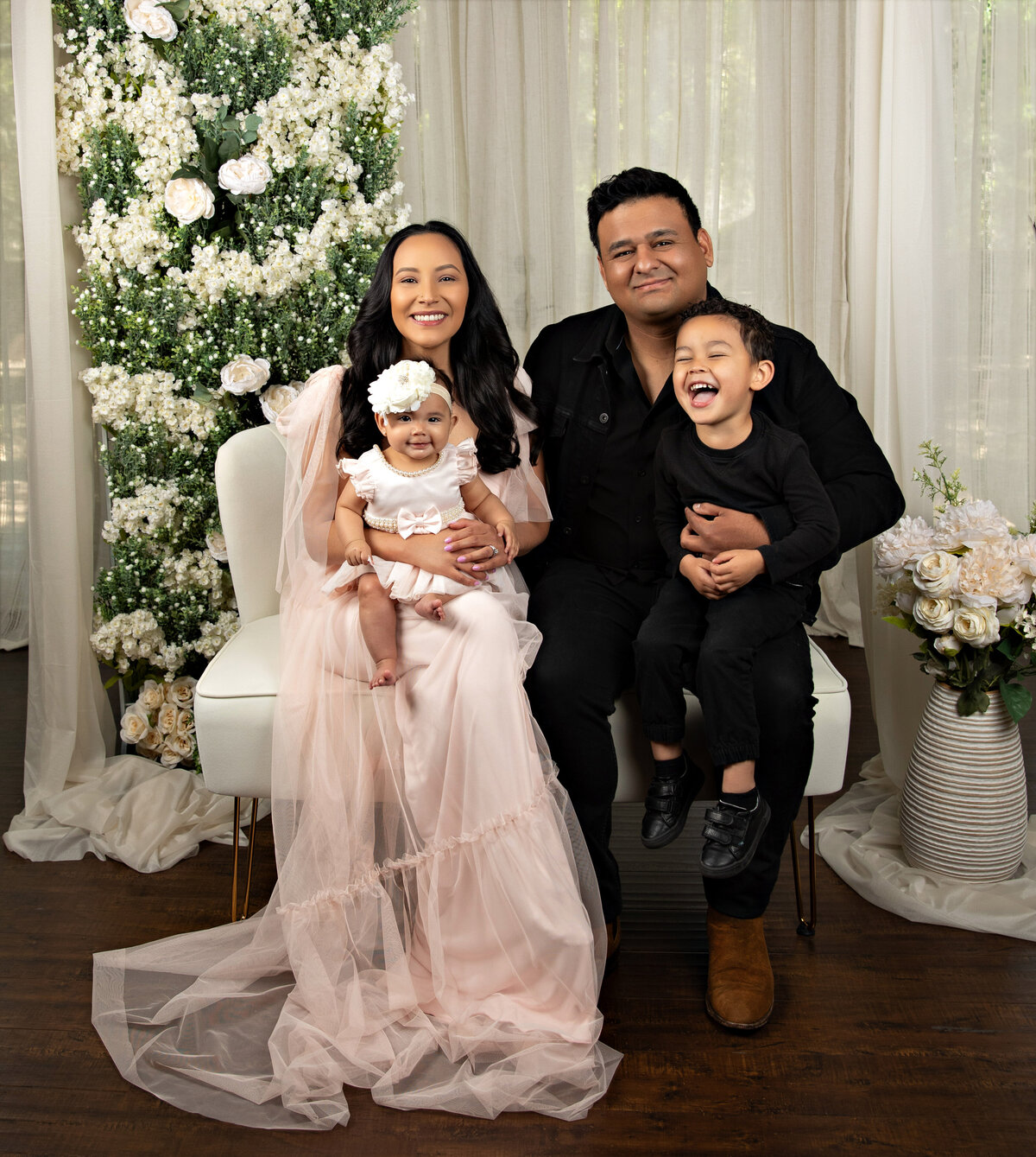 familybirthdaybestphotographertudiofamilybirthdaynewbornboyamilynewborngirlfirstbirthdayportraiturephotographystudioportraitsnewborngirlboyfamilyEvaMaganaPhotographychildphotographer (3 of 6)