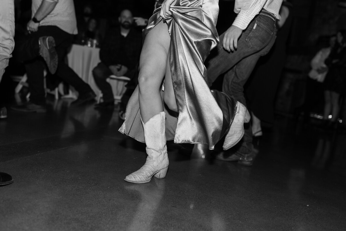 R+C_WEDDINGPREVIEWS_KAYLAESPARZAPHOTOGRAPHY-124