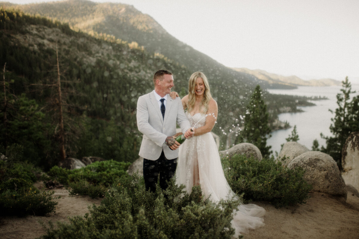 115 Lake Tahoe Elopement Photographer_California elopement_Adventure elopement photographer_Hiking_Lisa & Adam-9398