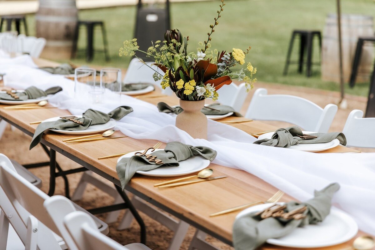 Elope-styled-micro-wedding-yarra-ranges-the-log-cabin-ranch02