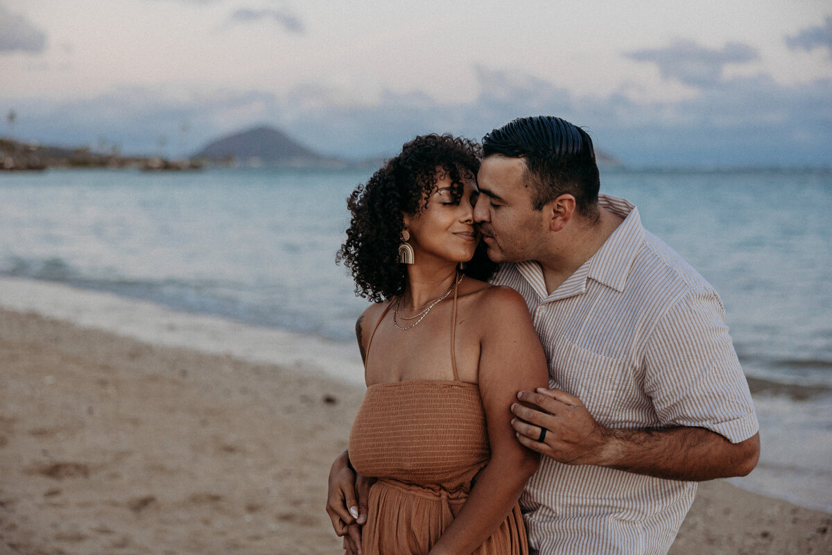 Kahala-Beach-Couples-Photos-5